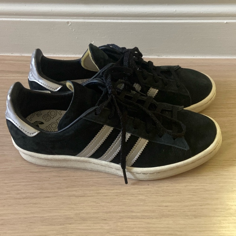 Adidas campus sneaker black suede silver leather detail